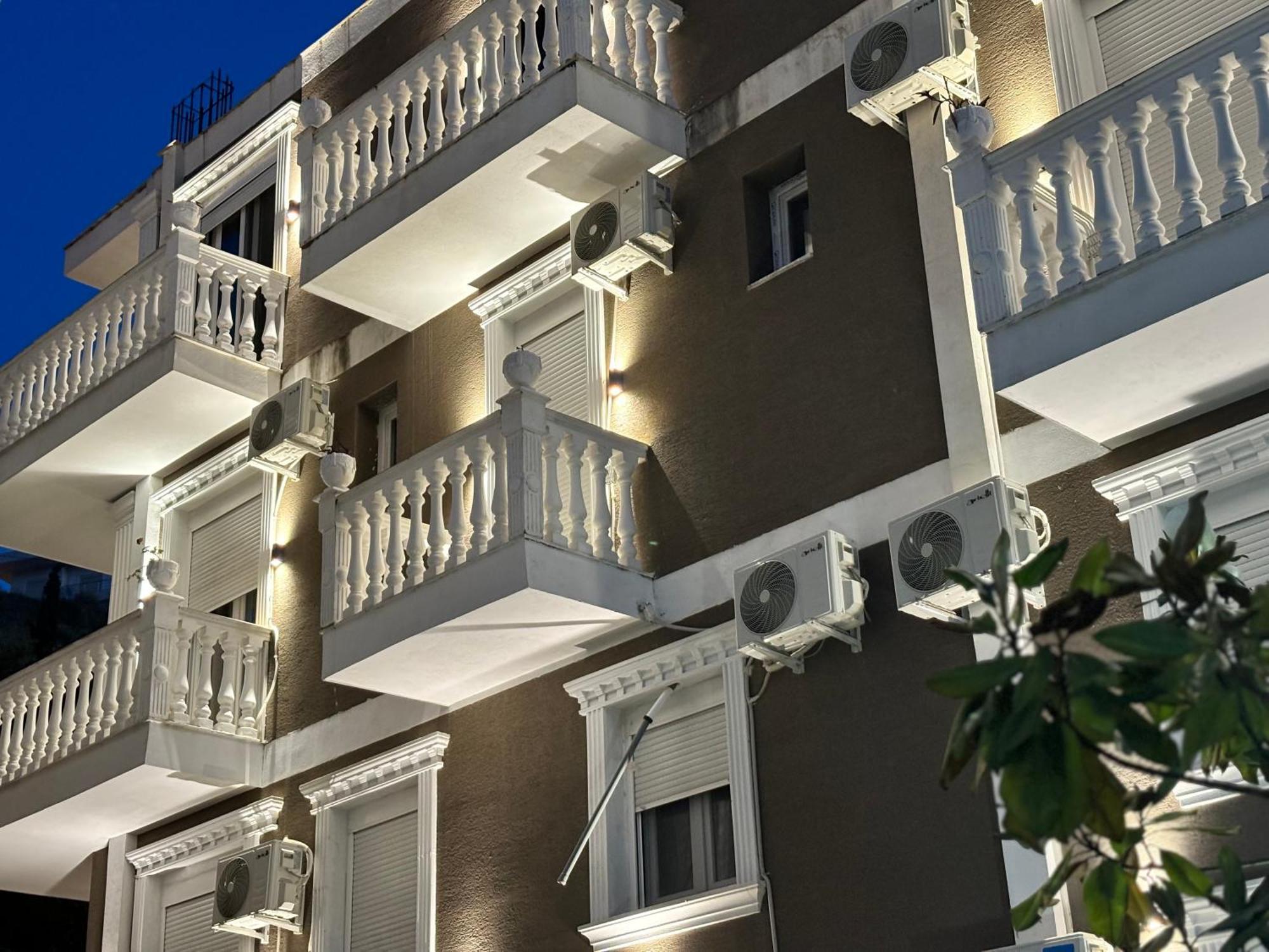 Elite Hotel 4*